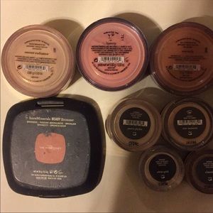 Bare mineral bronzers